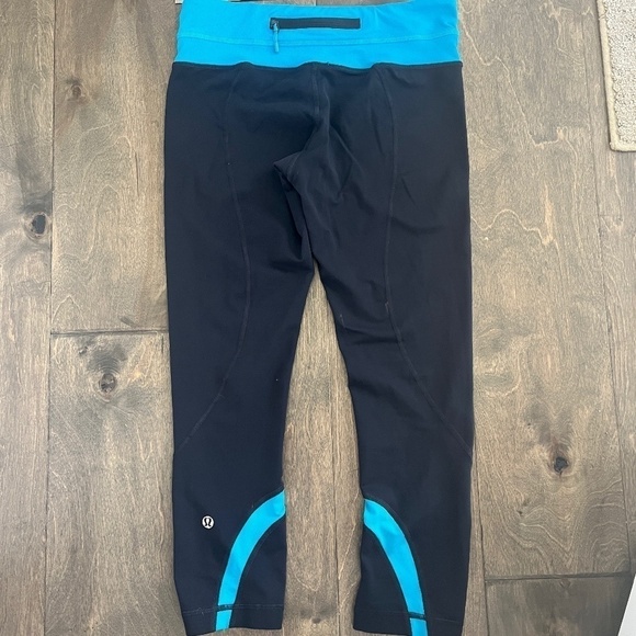 Lululemon Navy with Blue Band and back Pocket Crop Leggings - Picture 5 of 7